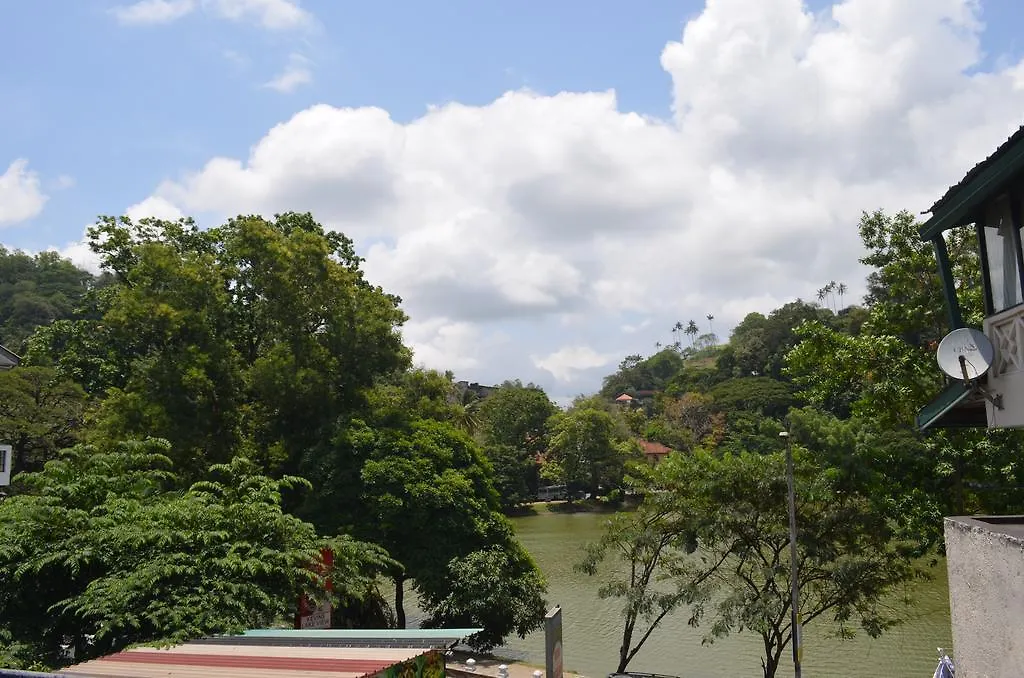 מלון קנדי Kevins Vista Lago סרי לנקה